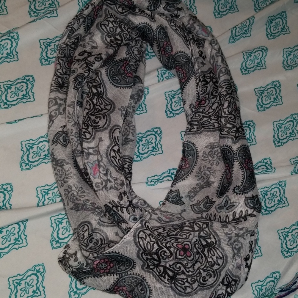Paisley print loop scarf